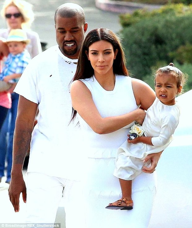Kim Kardashian s manželem a dcerou  Foto: 